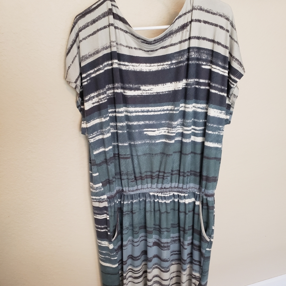 NWT Lularoe "Isla" style dress, casual midi length with pockets.